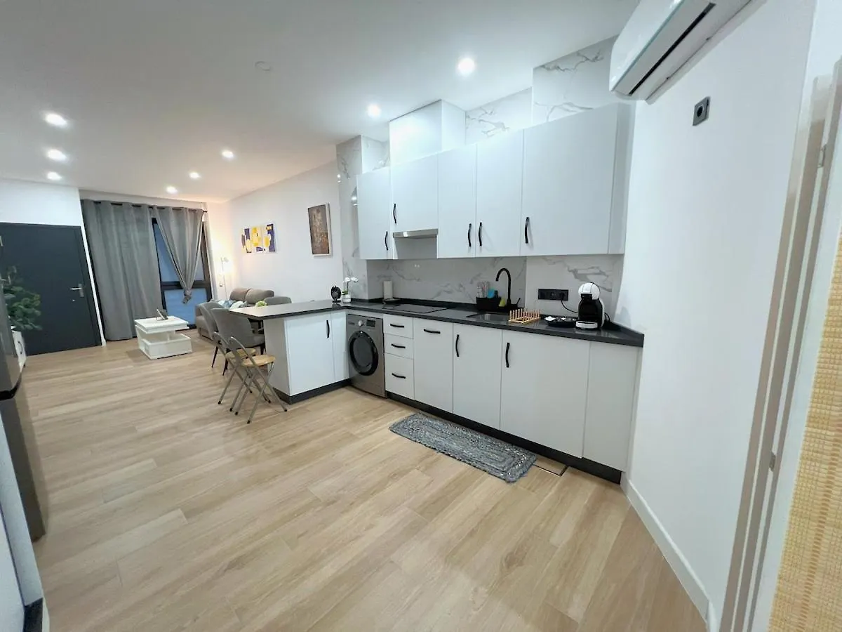 Evans Realty Bm Lujoso Y Moderno Estudio Malaga 0*,